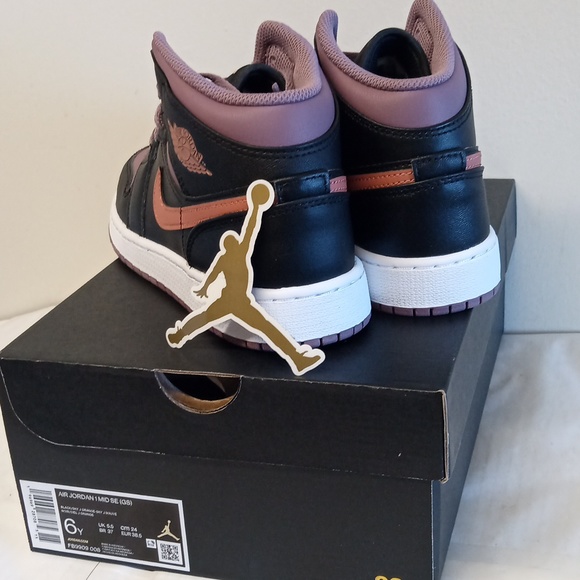Air Jordan 1 mid se